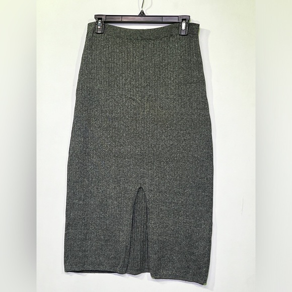 Free People Dresses & Skirts - FREE PEOPLE Gray ribbed midi knit skirt size L.